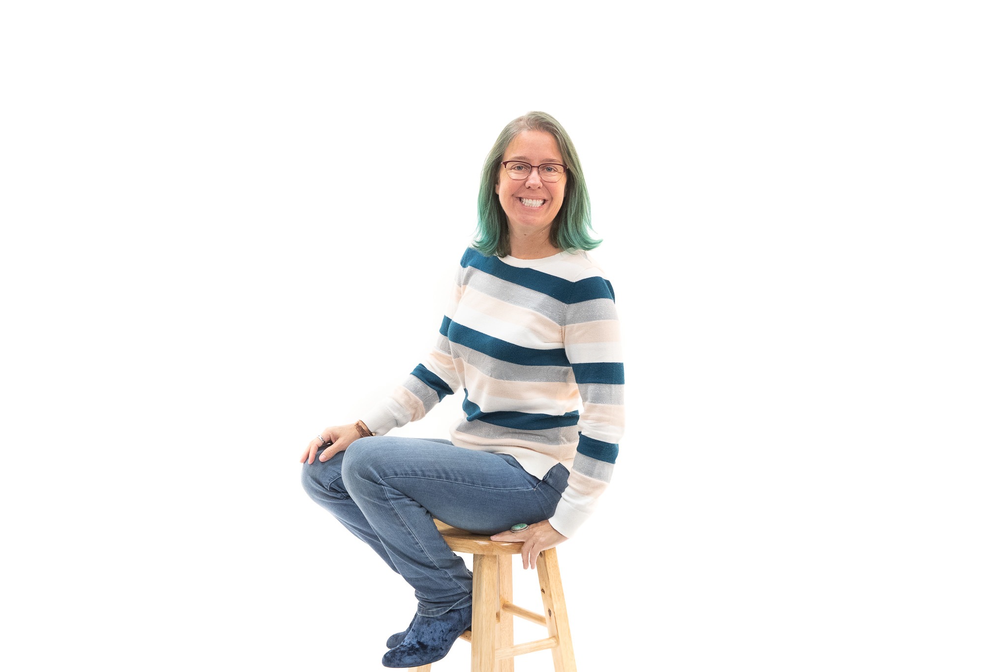Kelley_Wenzel_Pear_Tree_Photography_Atlanta_photographer-1 Kelley Wenzel sitting on stool