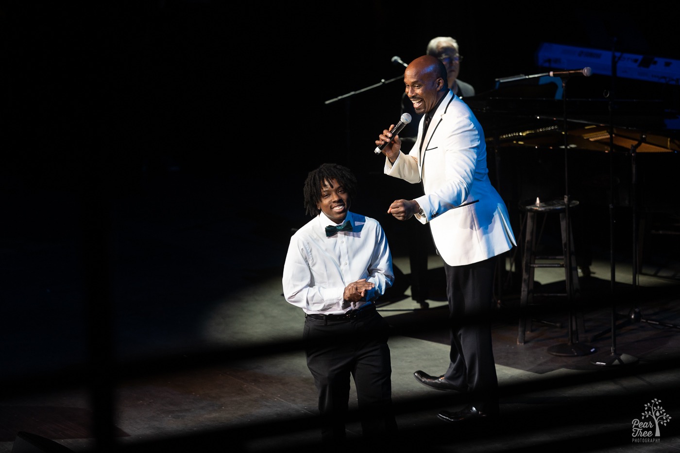 Broadway star Alan Green singing to a smiling youth from Covenant House Georgia